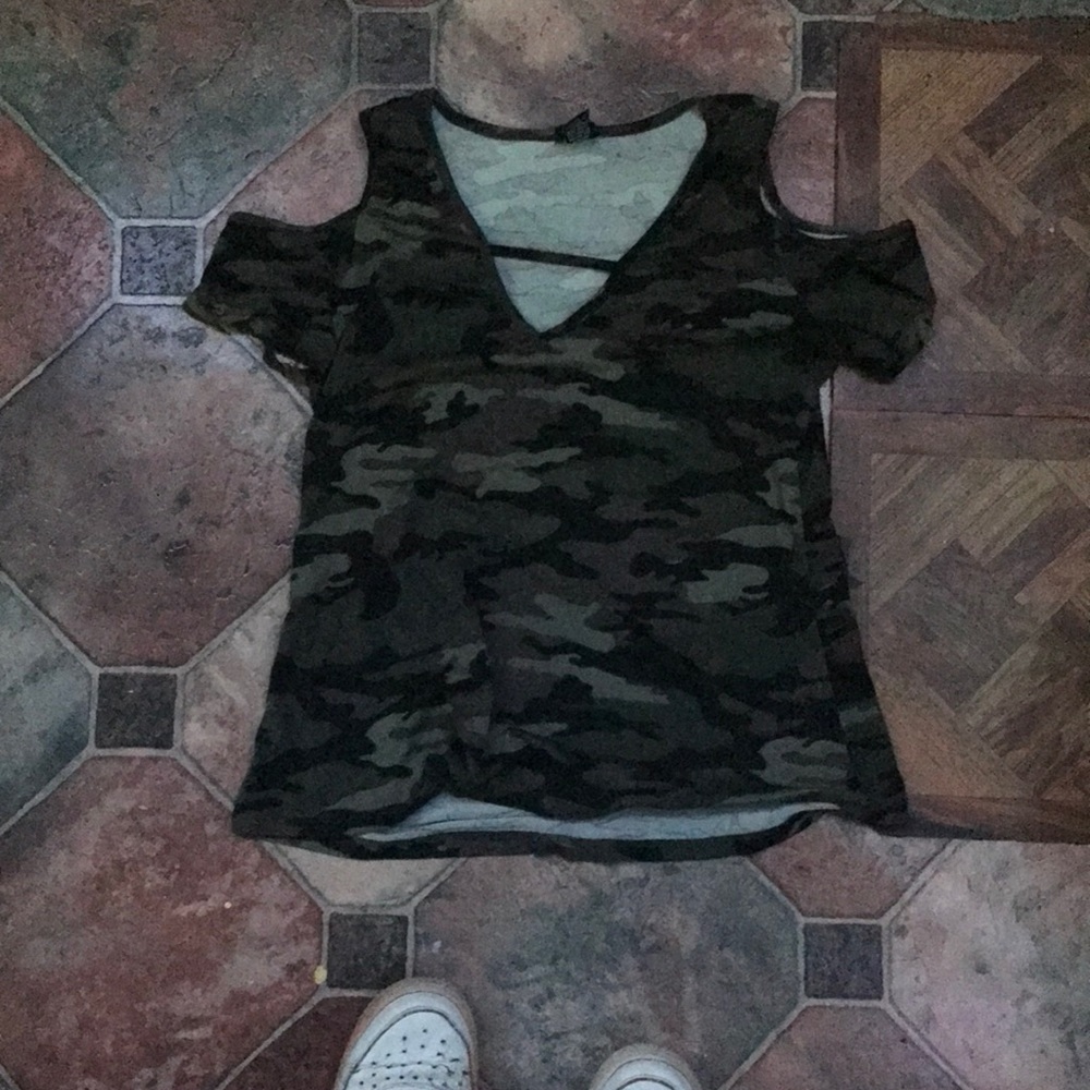 Camp open shoulder shirt